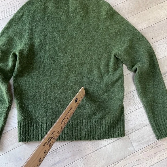 J.Crew 100% Wool Crewneck Sweater Olive Green Size Small - Picture 9 of 12
